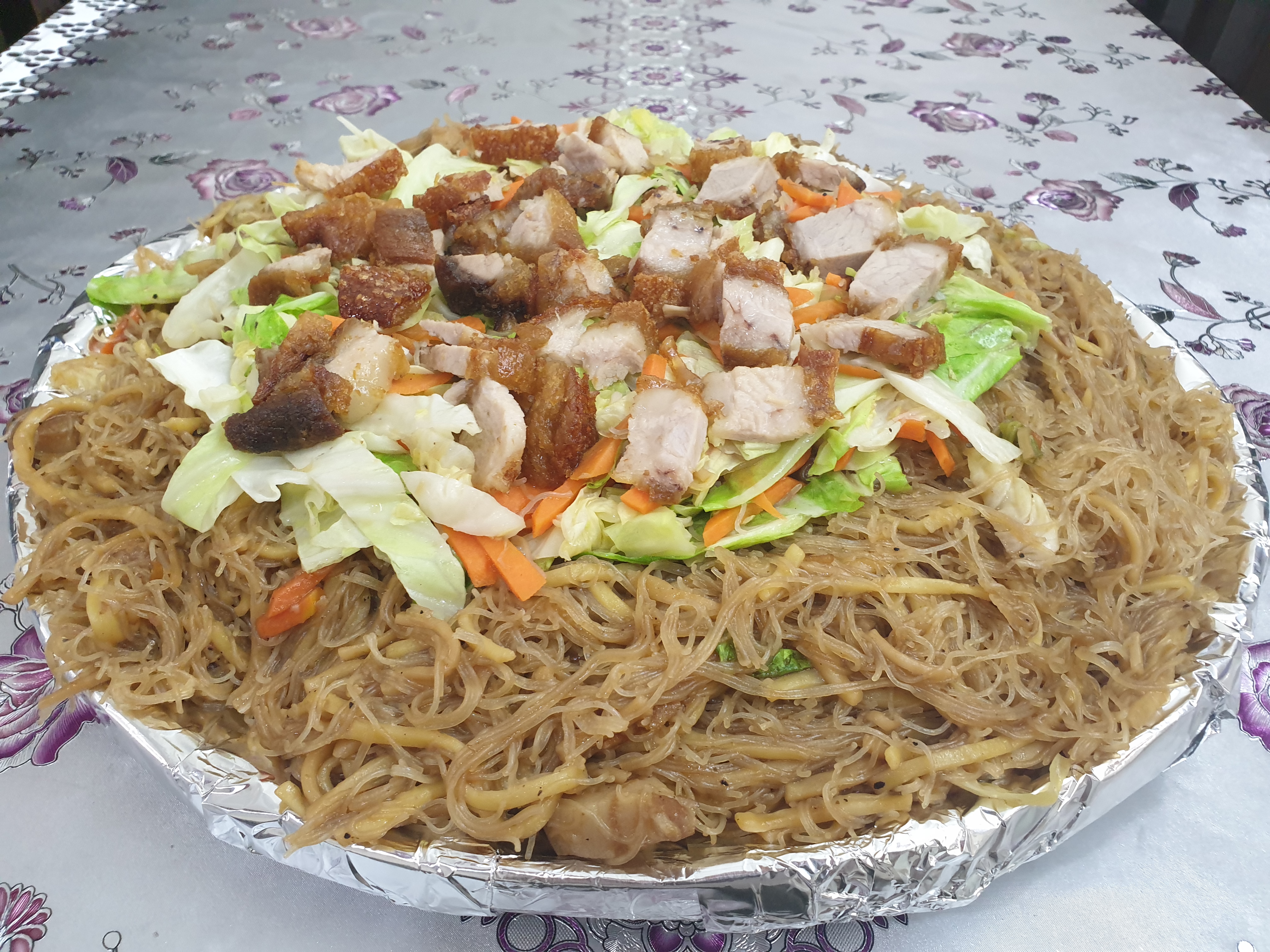 Crisgard Pancit Con Lechon